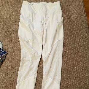 Athletes white cropped leggings